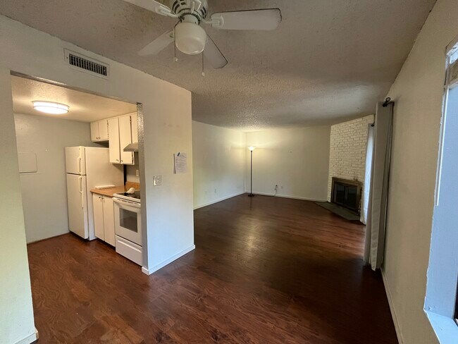 Building Photo - 14010 Juanita Dr NE