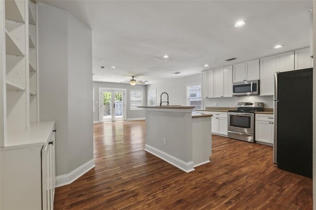 Building Photo - 409 Genard St