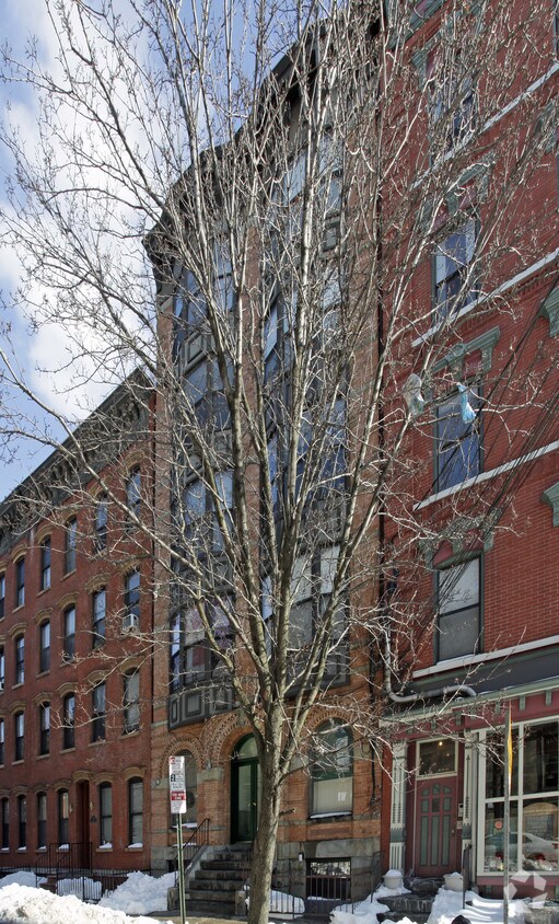 Building Photo - 294 Barrow St