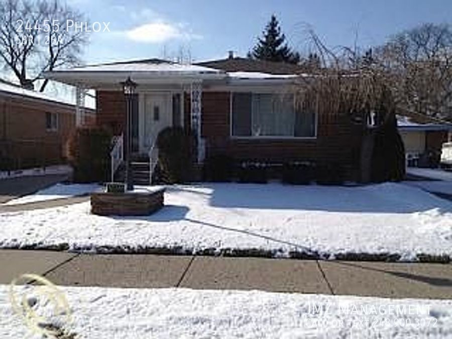 Primary Photo - 5 bedroom 2 bath brick ranch for rent