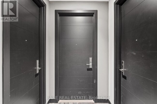 Building Photo - 488 University Ave