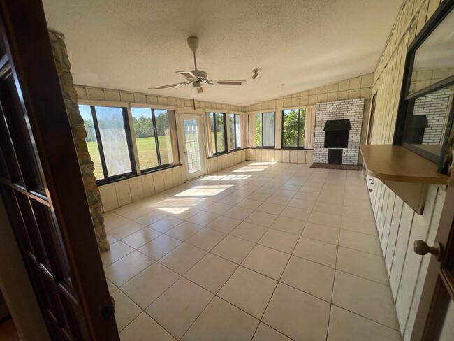 Sala de pecados/familia - 1074 Club House Blvd