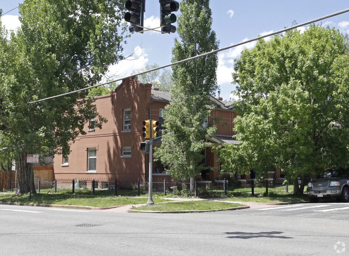 Primary Photo - 2301 Humboldt St
