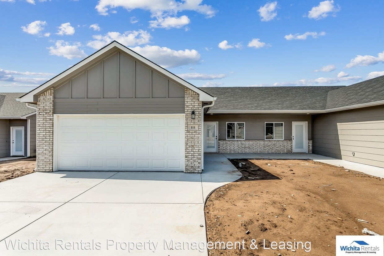 Primary Photo - 3 br, 2 bath House - 110 E. Santa Fe. Cir.