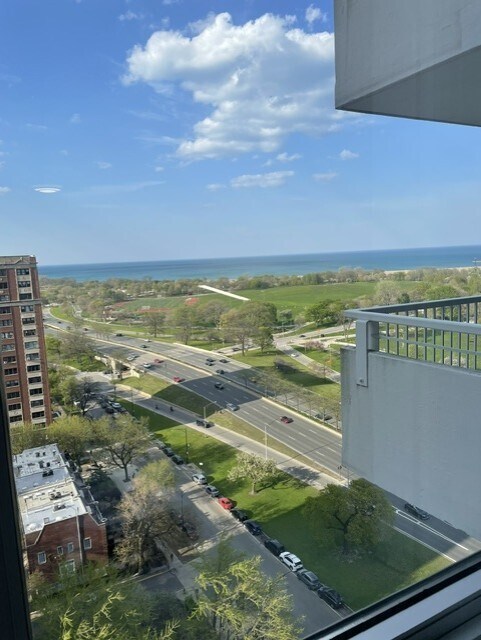 Foto del edificio - 4250 N Marine Dr