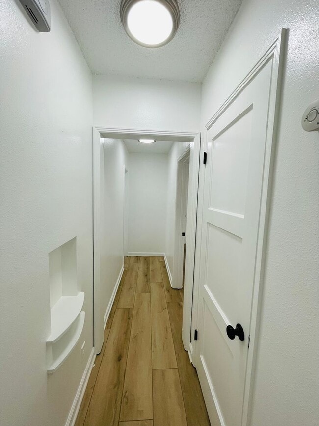 Interior Photo - Lomelk Bungalows LLC