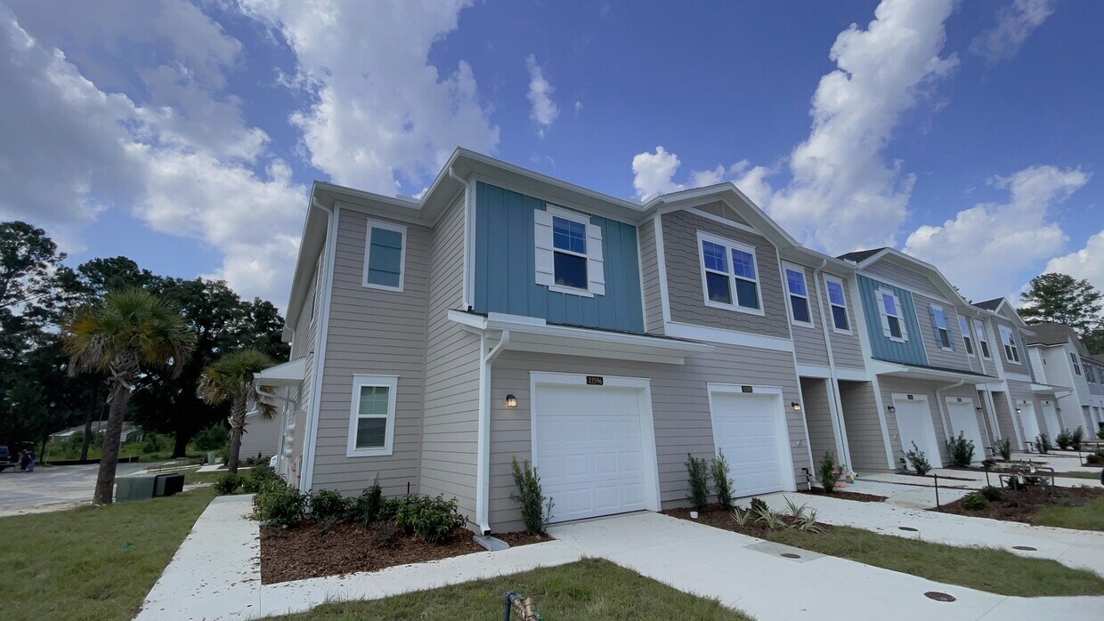 12596 NW 7th Pl, Newberry, FL 32669 Townhome Rentals in Newberry FL