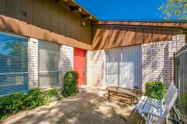 Building Photo - 13351 Kit Ln