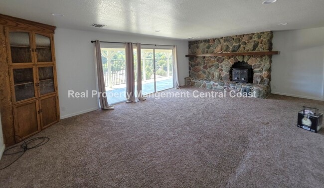 Building Photo - LEASE PENDING - WESTSIDE RANCHETTE! 3 Bed,...