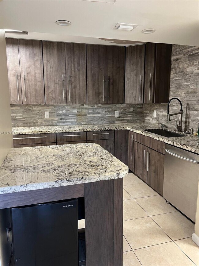 Foto del edificio - 805 SW 30th St