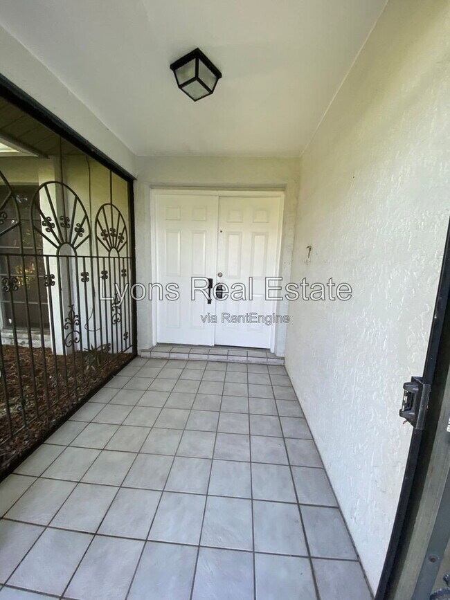 Building Photo - 225 SE 31st St