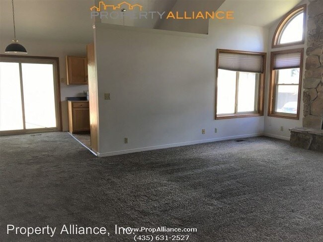 Building Photo - 3 br, 3 bath House - 1480 Meadow Loop Road