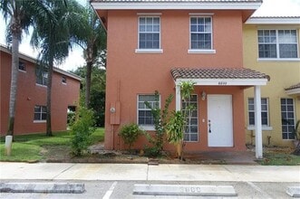 Building Photo - 6800 Sienna Club Dr