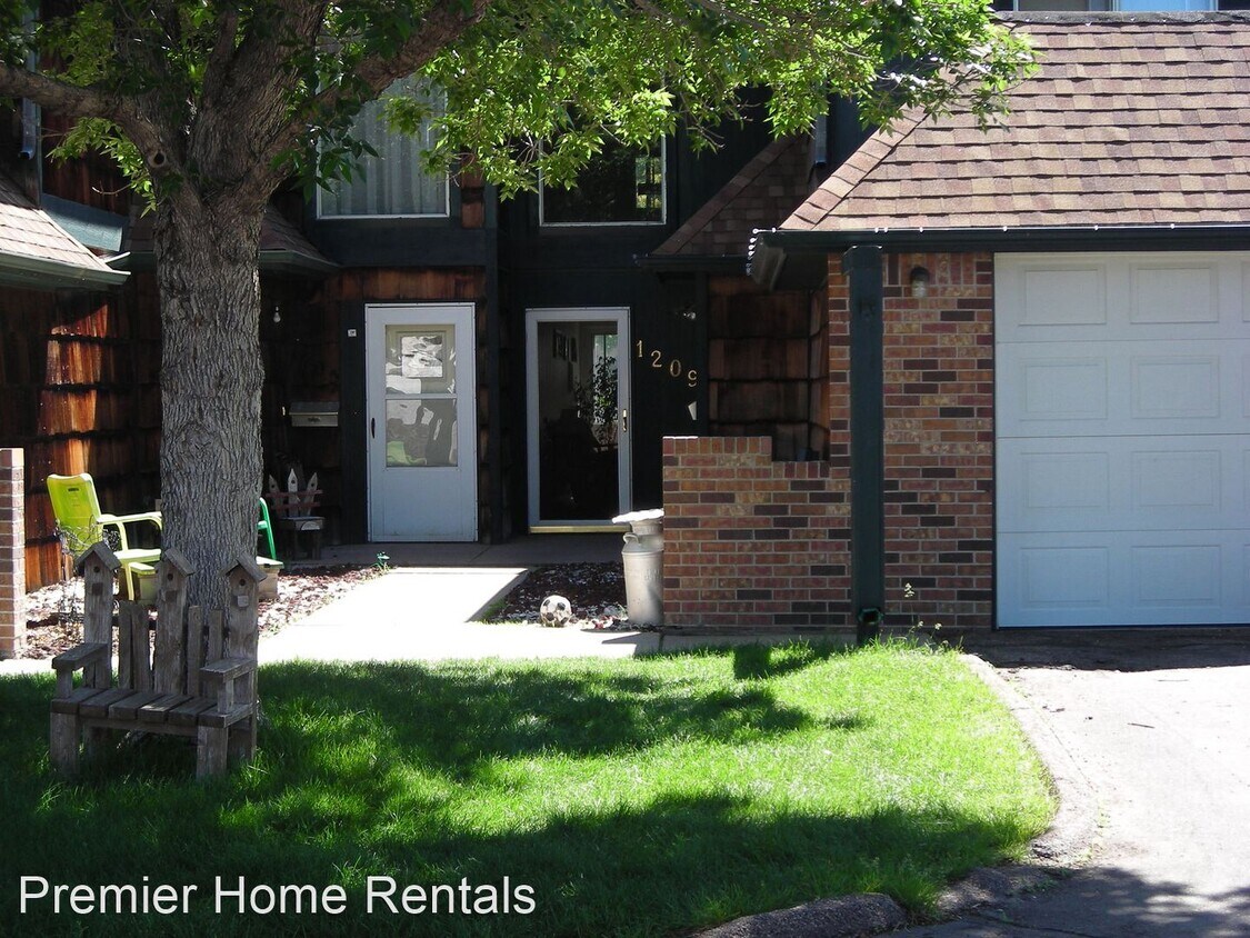 3 br, 1.5 bath House 1209 S. Willow House Rental in North Platte