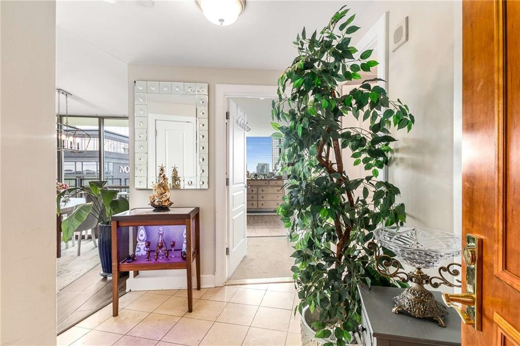 Primary Photo - 700 Park Regency Pl NE