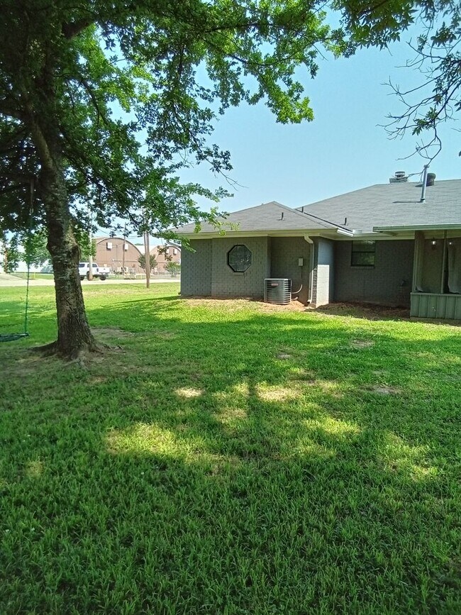 Building Photo - ****SOUTH SHREVEPORT *****
