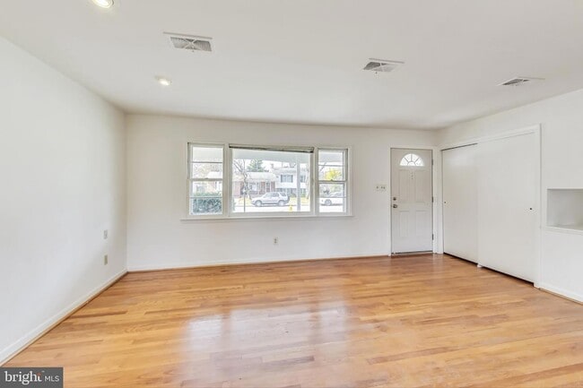 Foto del edificio - 1208 Pinewood Dr