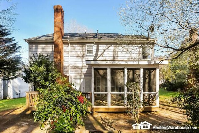 Building Photo - This 4 bedroom,  2.5 bathroom property is ...