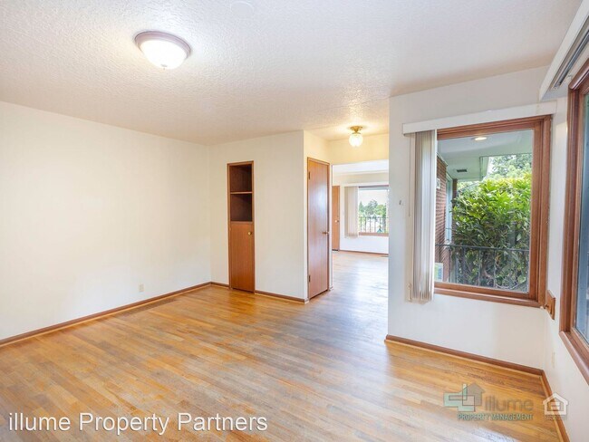 Building Photo - 2 br, 1 bath House - 6815 E Burnside St