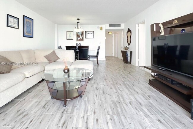 Foto del edificio - 5701 Collins Ave