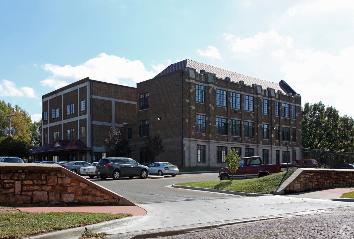Pioneer Curtis Homes Apartments Topeka, KS