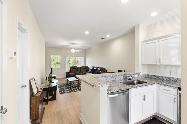 Foto del edificio - Move-In Ready 2BR Townhome in Beaufort – Don’t Miss This!