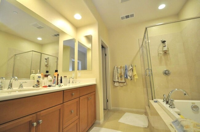 Building Photo - AVAILABLE JULY~ WONDERFUL CARMEL VALLEY 2BD/2.5BA CONDO! Only $3,595/mo!