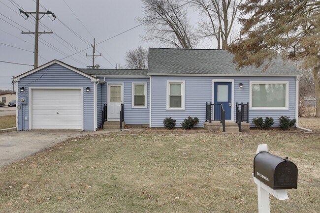 Building Photo - Cute and Cozy 2 bedroom, 1 bath ranch with...