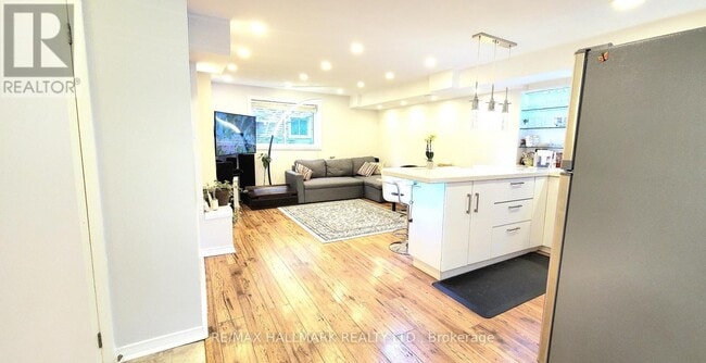 Building Photo - 928 Wayne Dr