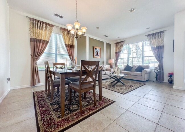 Foto del edificio - Furnished Rental in Golf Cart District!