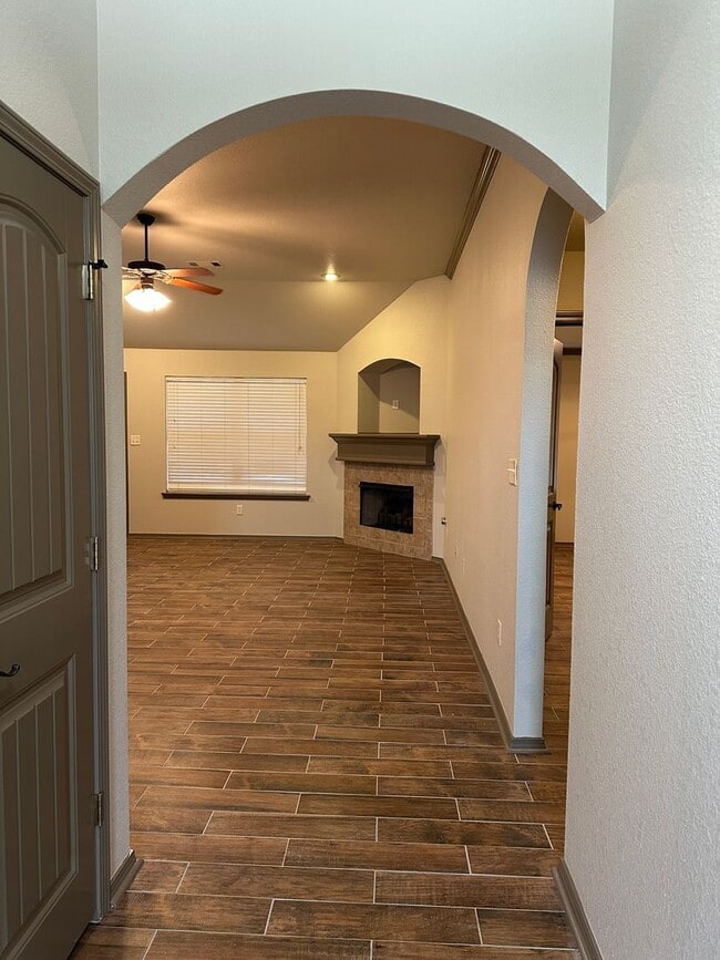 Foto del edificio - $2,200.00 Move-in-Special