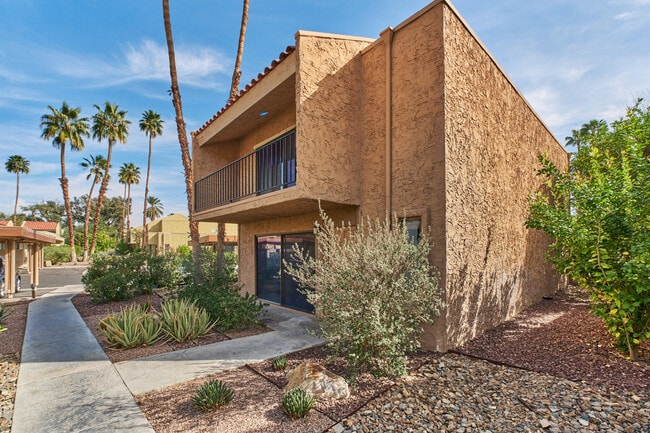 Building Photo - 2420 Los Coyotes Dr