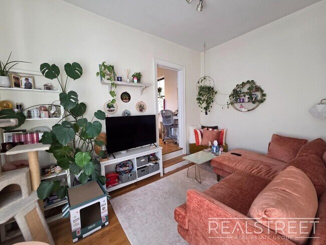 Foto del edificio - Charming 1BR in Prime Carroll Gardens w Washer/Dryer in Unit
