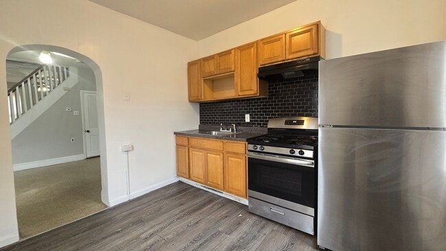 Building Photo - 427 Royden St