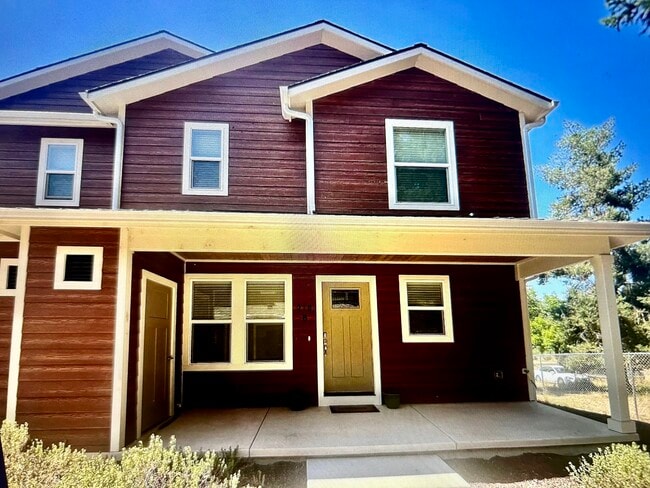 Building Photo - 218 N Shasta Ave