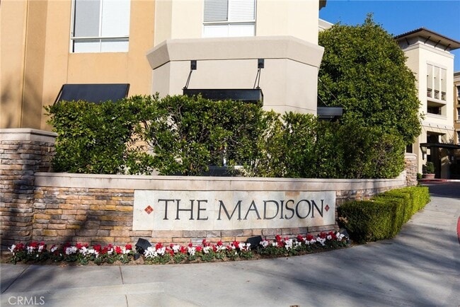 Building Photo - 24585 Town Center Dr