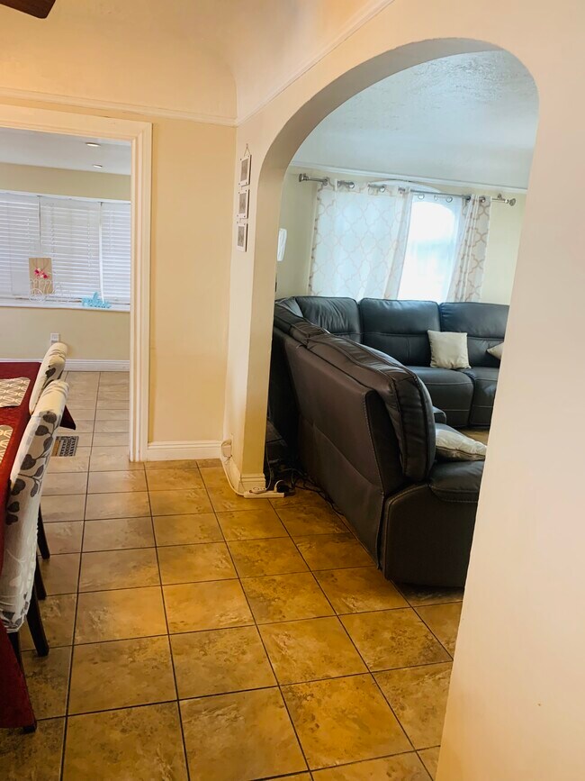 Foto del edificio - 8419 S Gate Ave