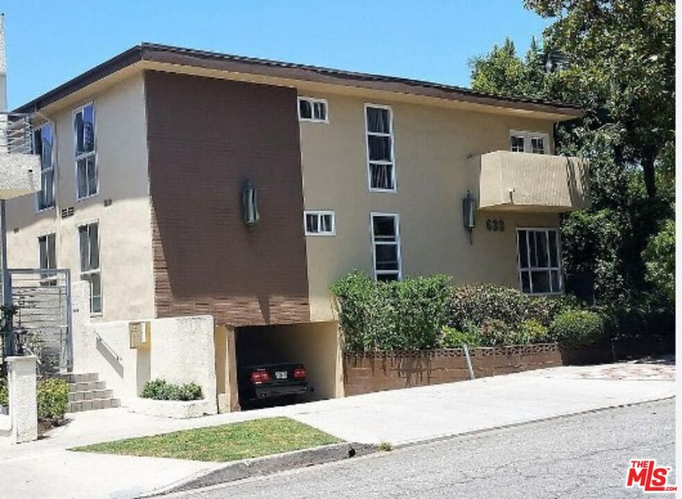 Foto principal - 633 N Sweetzer Ave