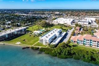 Foto del edificio - 100 Waterway Rd