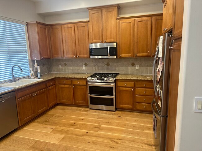 Large Kitchen - 14535 Margate St