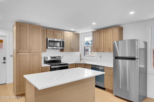 Foto del edificio - 231 Blaine Ave