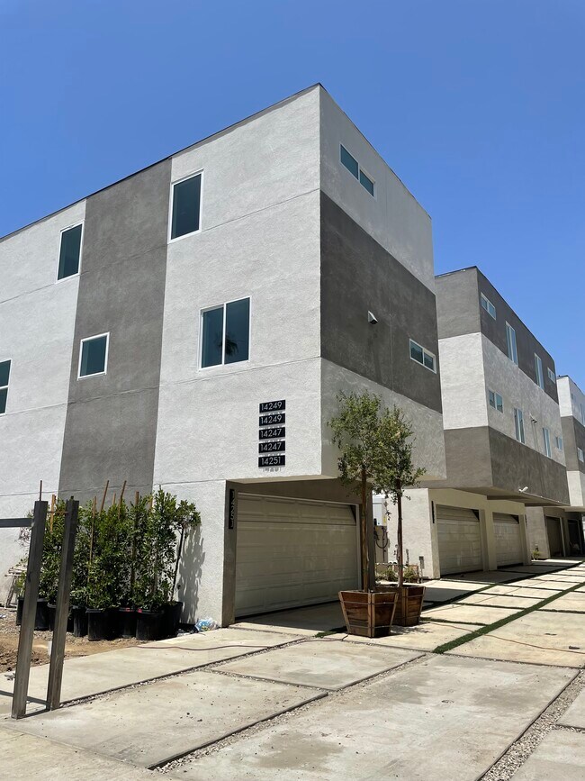 Foto del edificio - 14241 Gilmore St