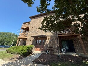 Building Photo - 2250 Abbeywood Dr