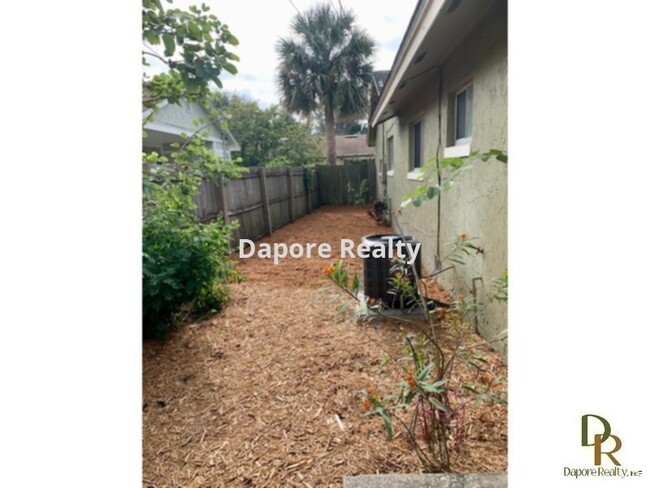 Building Photo - 2 Bedroom, 1 Bath Duplex with Upgrades!