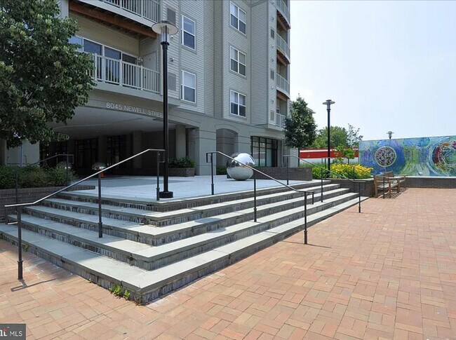 Foto del edificio - 8045 Newell St