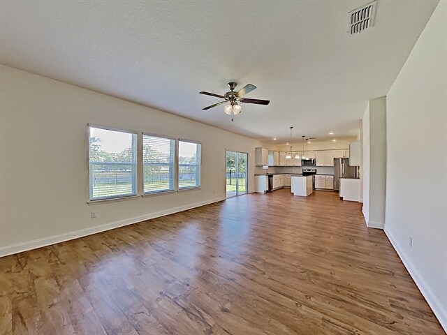 Foto del edificio - 305 Deerfield Glen Drive