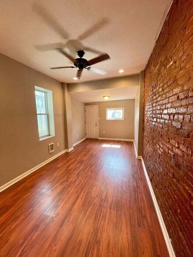 2022 Buckius St Unit 1st Floor, Philadelphia, PA 19124 Room for Rent