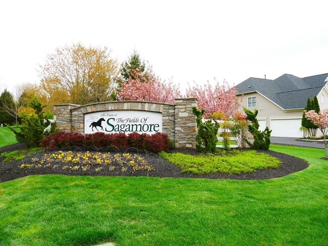 Building Photo - 5 Bedroom 2.5 Bathroom Home- Located in Fi...