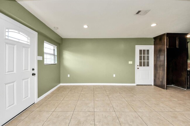 Foto del edificio - 743 Eastlake St