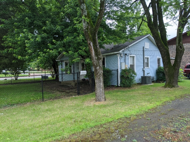 Building Photo - 1509 Tyler St